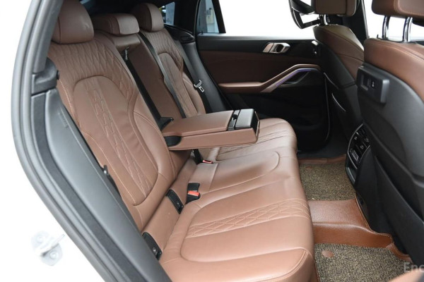 2022 BMW X6 с пробегом 79 300 км