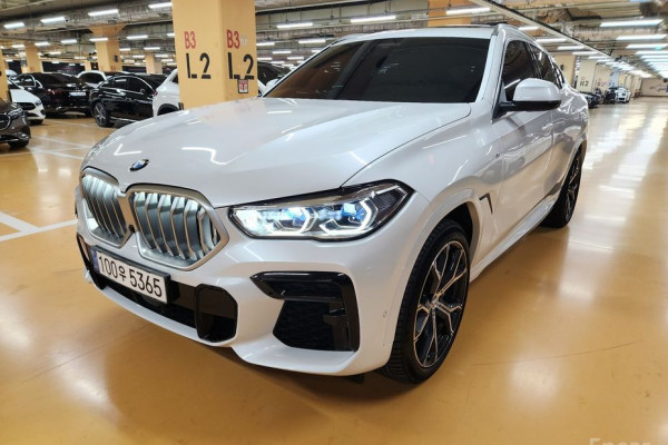 2022 BMW X6 с пробегом 54 000 км