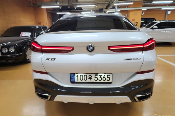 2022 BMW X6 с пробегом 54 000 км