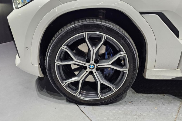 2022 BMW X6 с пробегом 52 665 км