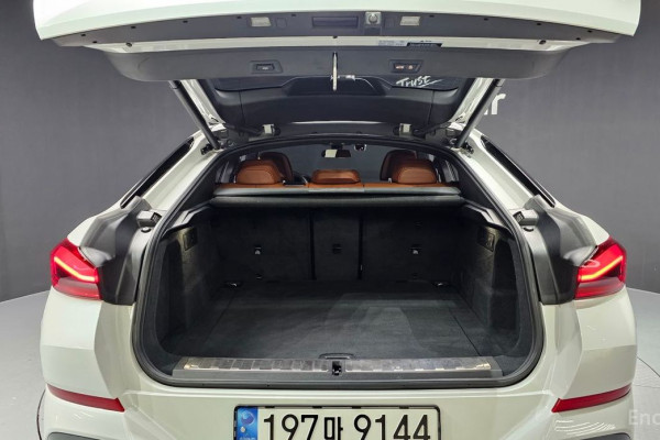 2022 BMW X6 с пробегом 52 665 км