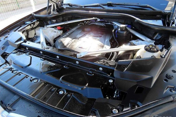 2025 BMW X6 с пробегом 17 000 км