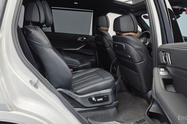 2025 BMW X7 с пробегом 23 964 км