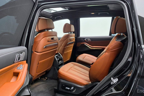 2025 BMW X7 с пробегом 9 902 км