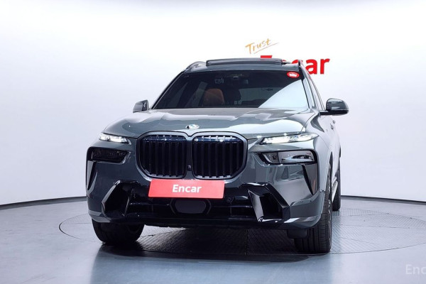 2025 BMW X7 с пробегом 9 123 км