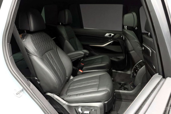 2024 BMW X7 с пробегом 18 583 км