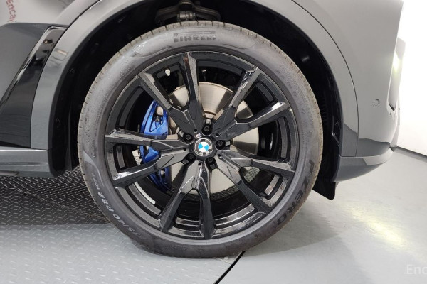 2025 BMW X7 с пробегом 9 123 км