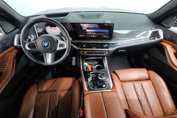 2025 BMW X7 с пробегом 9 123 км