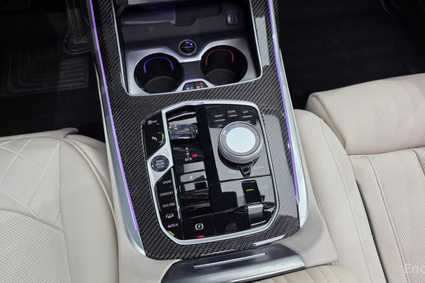 2025 BMW X7 с пробегом 11 946 км