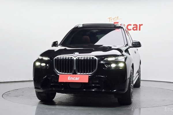2025 BMW X7 с пробегом 9 135 км