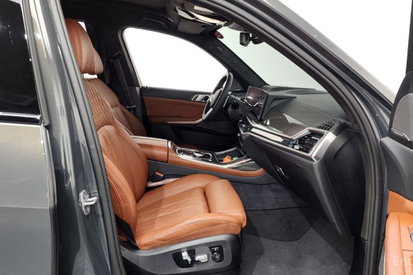 2025 BMW X7 с пробегом 9 123 км