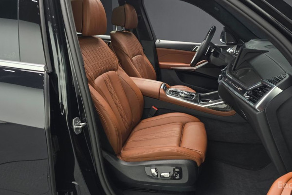 2025 BMW X7 с пробегом 9 135 км