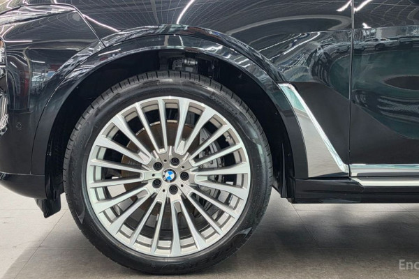 2025 BMW X7 с пробегом 11 543 км