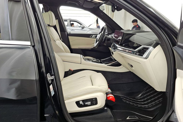 2024 BMW X7 с пробегом 32 593 км