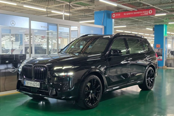 2025 BMW X7 с пробегом 22 842 км
