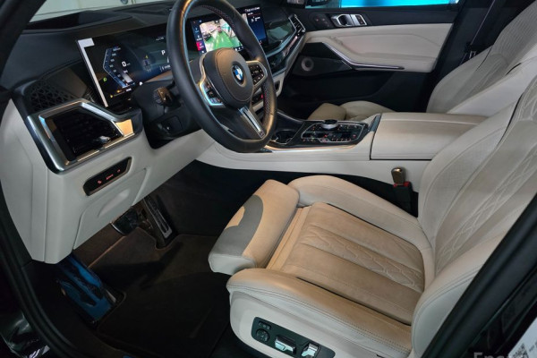 2025 BMW X7 с пробегом 22 842 км