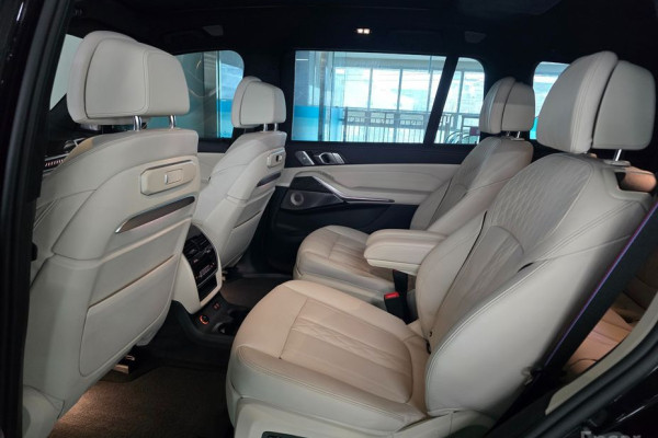 2025 BMW X7 с пробегом 22 842 км