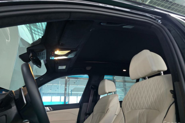 2025 BMW X7 с пробегом 22 842 км