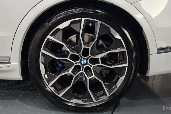 2024 BMW X7 с пробегом 19 633 км