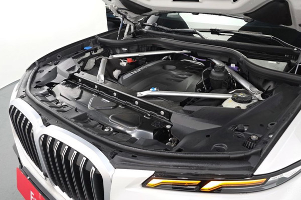 2025 BMW X7 с пробегом 9 009 км