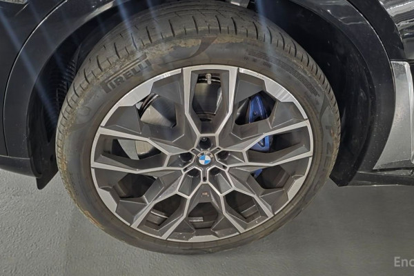 2025 BMW X7 с пробегом 11 000 км