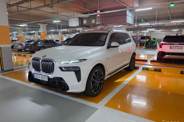 2025 BMW X7 с пробегом 15 100 км