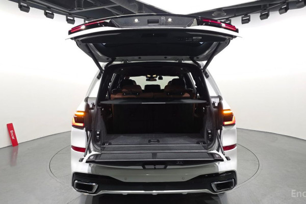 2025 BMW X7 с пробегом 9 009 км