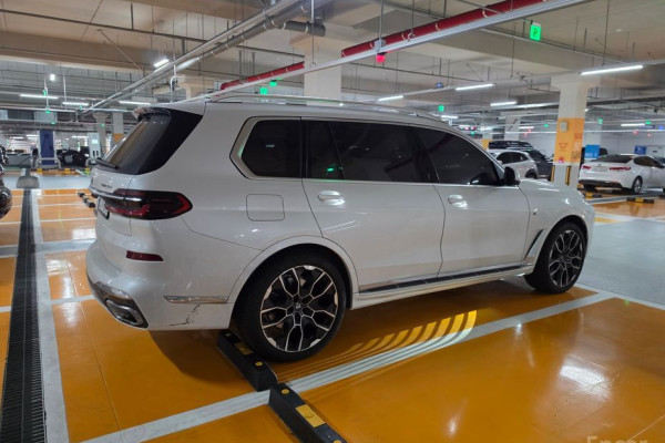 2025 BMW X7 с пробегом 15 100 км