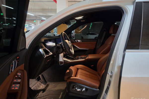 2025 BMW X7 с пробегом 15 100 км