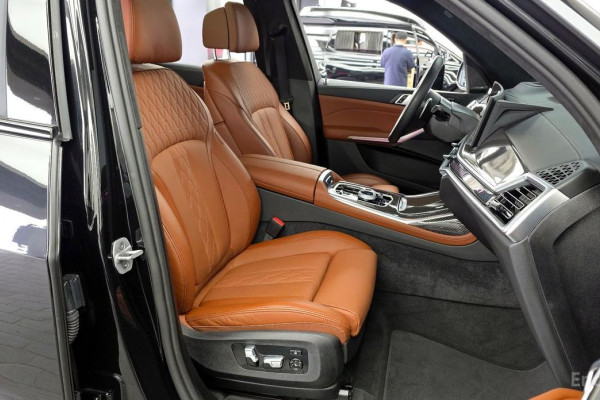 2024 BMW X7 с пробегом 7 594 км