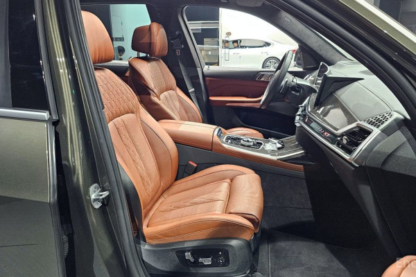 2025 BMW X7 с пробегом 11 907 км