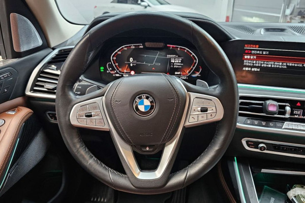 2022 BMW X7 с пробегом 67 377 км