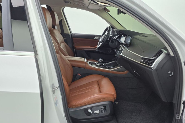 2022 BMW X7 с пробегом 28 932 км