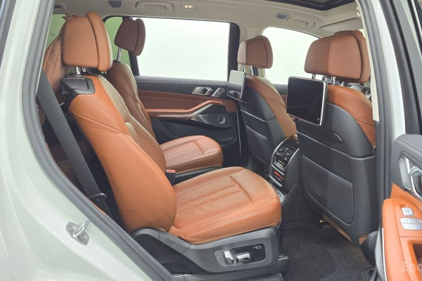 2022 BMW X7 с пробегом 28 932 км