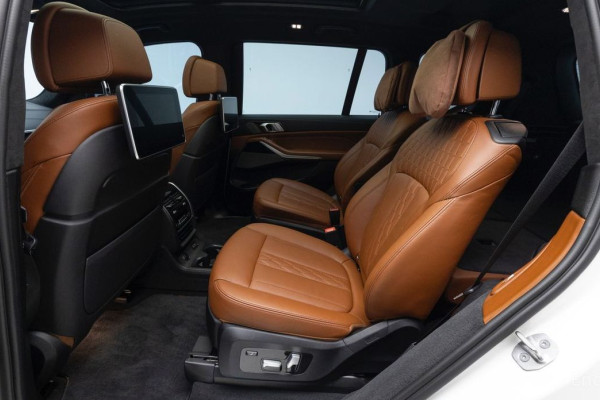 2022 BMW X7 с пробегом 82 299 км