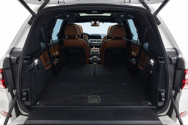 2022 BMW X7 с пробегом 82 299 км