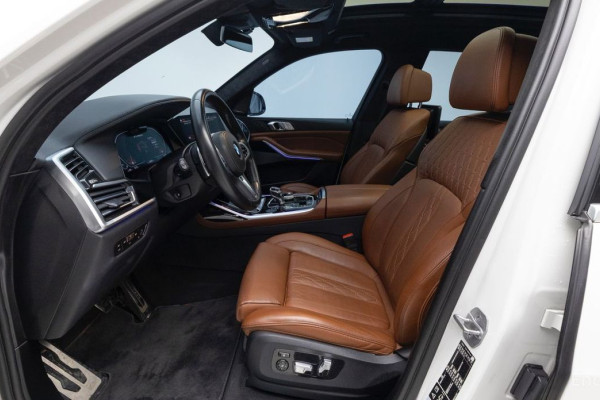 2022 BMW X7 с пробегом 82 299 км