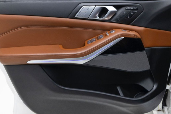 2022 BMW X7 с пробегом 82 299 км