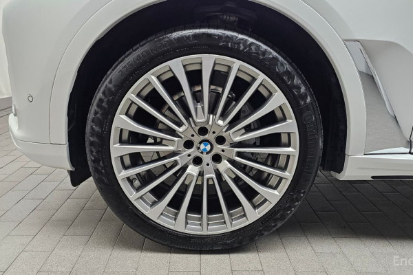 2022 BMW X7 с пробегом 23 573 км