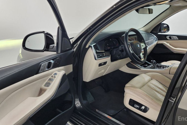 2022 BMW X7 с пробегом 45 202 км