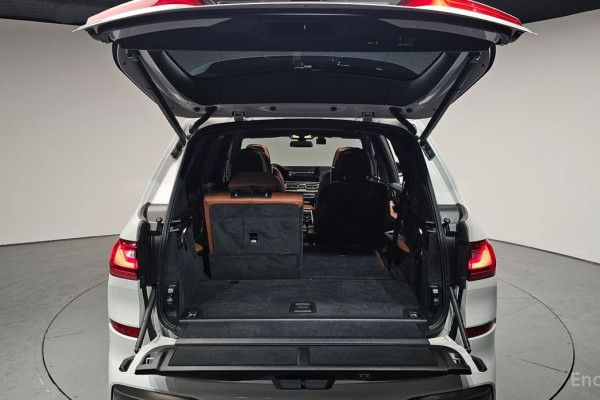 2022 BMW X7 с пробегом 77 673 км