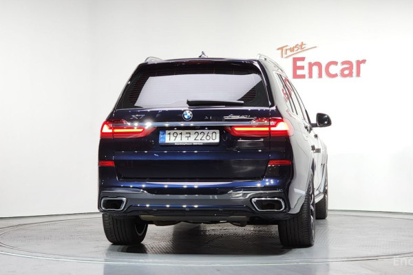 2022 BMW X7 с пробегом 30 083 км