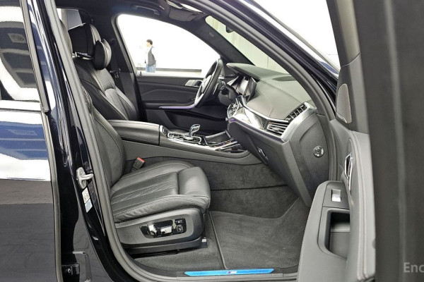 2022 BMW X7 с пробегом 30 083 км