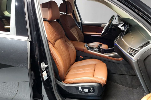 2022 BMW X7 с пробегом 28 250 км
