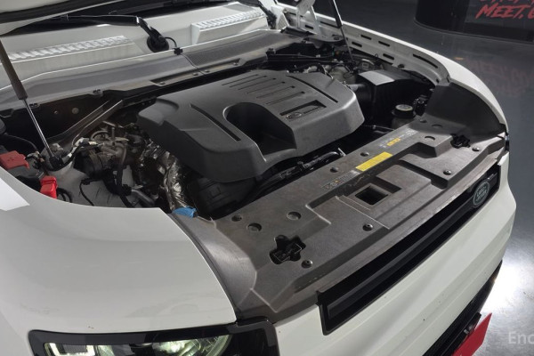 2023 Land Rover Defender с пробегом 52 594 км