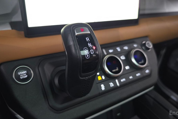 2023 Land Rover Defender с пробегом 52 594 км