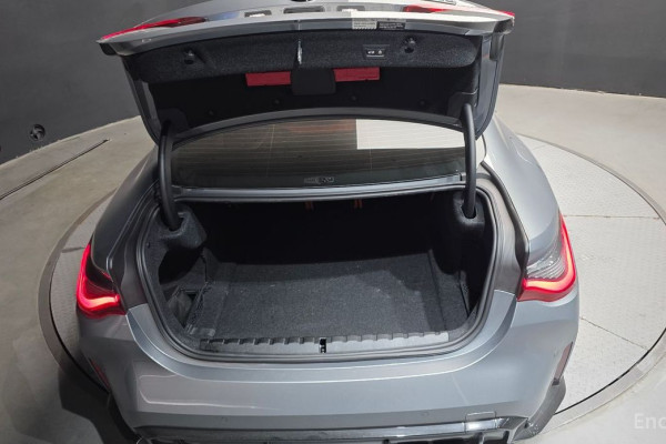 2022 BMW M4 с пробегом 10 808 км