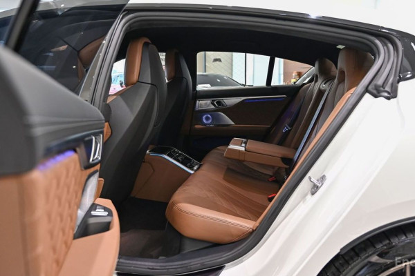 2023 BMW M8 с пробегом 25 291 км