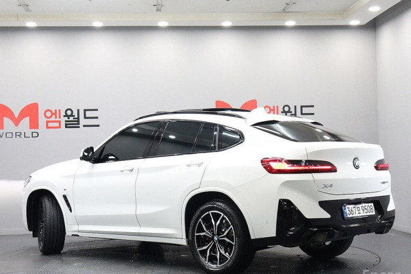 2023 BMW X4 с пробегом 10 955 км