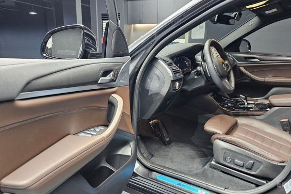 2025 BMW X4 с пробегом 5 688 км